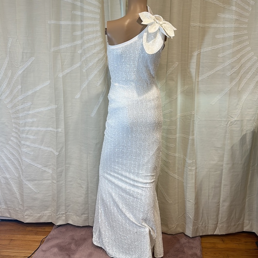 Chiara Boni Keila Metallic One Shoulder Gown - Picture 6 of 12